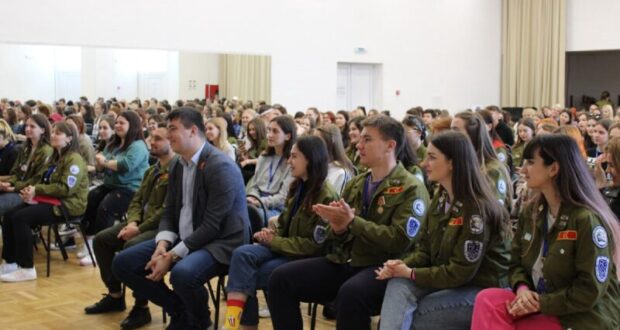 Две-сотни-крымских-студентов-пройдут-обучение-в-школе-трудовых-отрядов