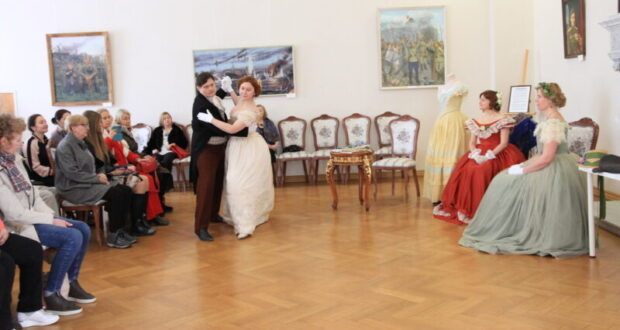 В-крымской-Ливадии-могут-научить…-историческому-танцу