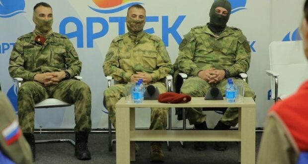 Артековцы-встретились-с-воинами-—-участниками-СВО