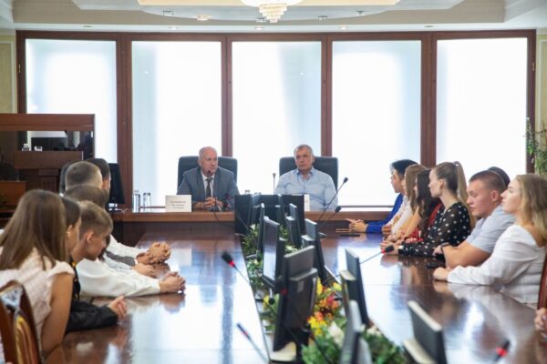 Пятьдесят крымских студентов получили именные стипендии Госсовета Республики