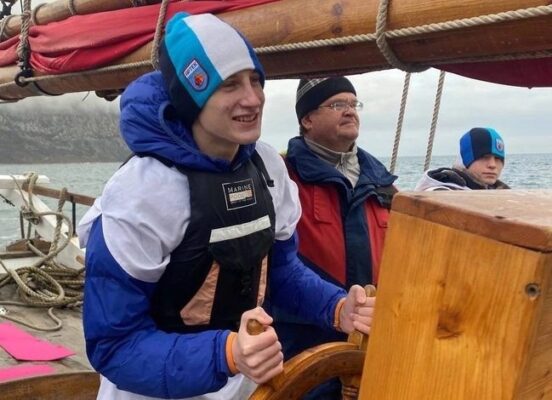 Юные моряки 15-й артековской смены учатся управлять собой и волной