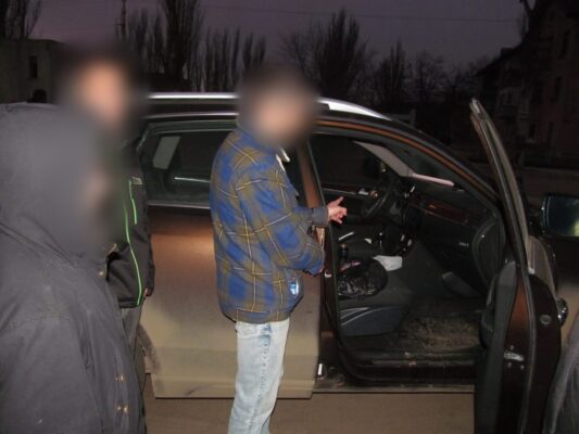 В Керчи сотрудники полиции пресекли сбыт наркотических веществ в крупном размере