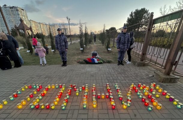 Митинг «Свеча памяти» прошёл в Севастополе