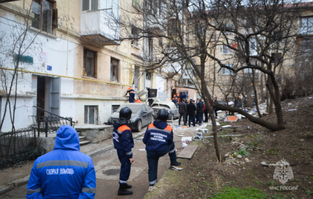 В МЧС пока не подтвердили версию о том, что в жилом доме на Леваневского взорвался газовый баллон