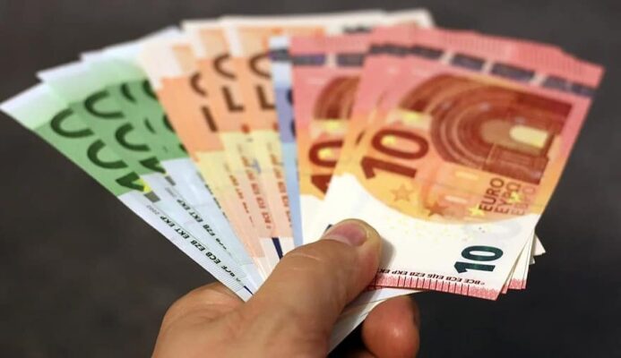Только-2-из-10-крымчан-следят-за-курсами-доллара-и-евро
