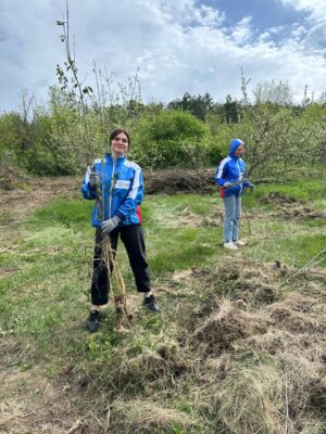 Student teams of Crimea held a cleanup day at a boarding school