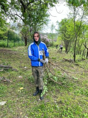 Student teams of Crimea held a cleanup day at a boarding school